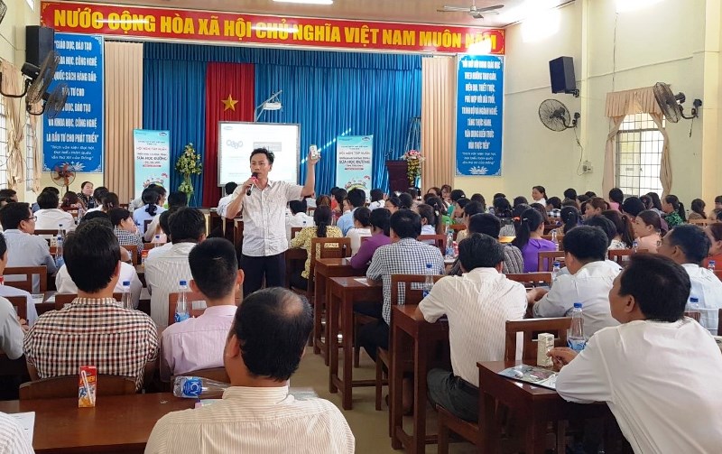 Niềm vui nhân đôi của trẻ em Trà Vinh: Quay lại trường và uống sữa học đường