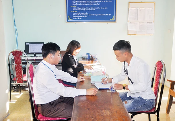 Bài 2: Đối thoại để giải quyết những vấn đề bức xúc của Nhân dân