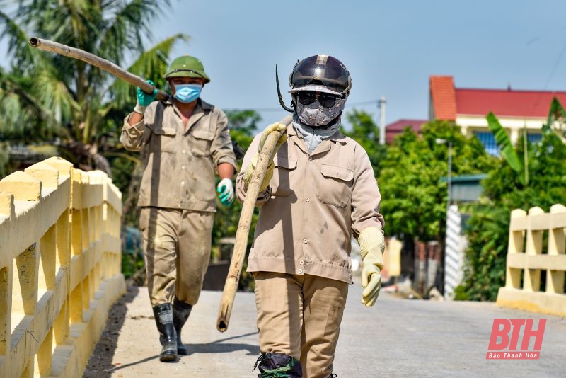 1 ngày “tuần kênh” cùng công nhân thủy nông