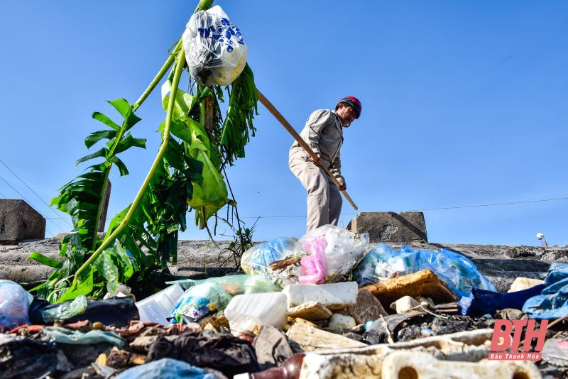 1 ngày “tuần kênh” cùng công nhân thủy nông