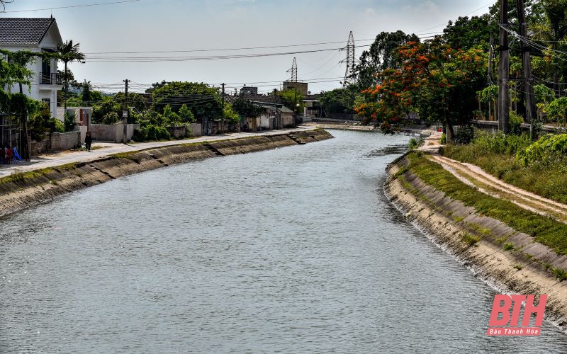 1 ngày “tuần kênh” cùng công nhân thủy nông
