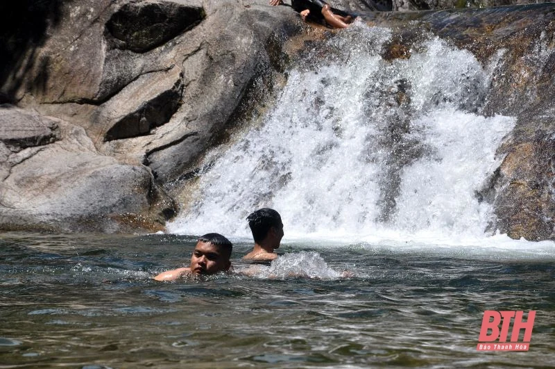 Về xứ Thanh, lên rừng xuống biển “giải nhiệt” ngày cuối tuần