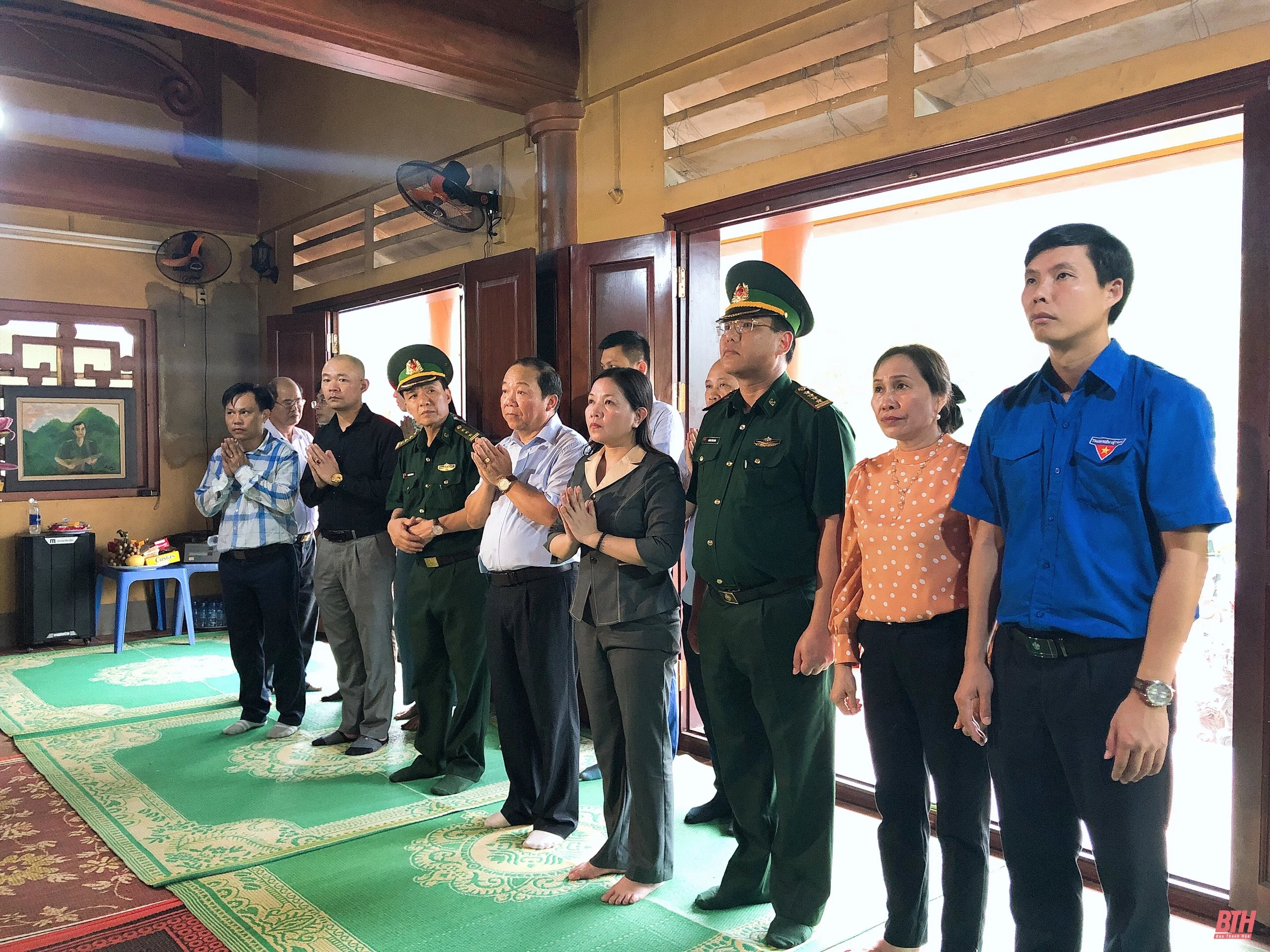 Đoàn đại biểu tỉnh Thanh Hóa viếng nghĩa trang liệt sĩ tại tỉnh Hà Giang