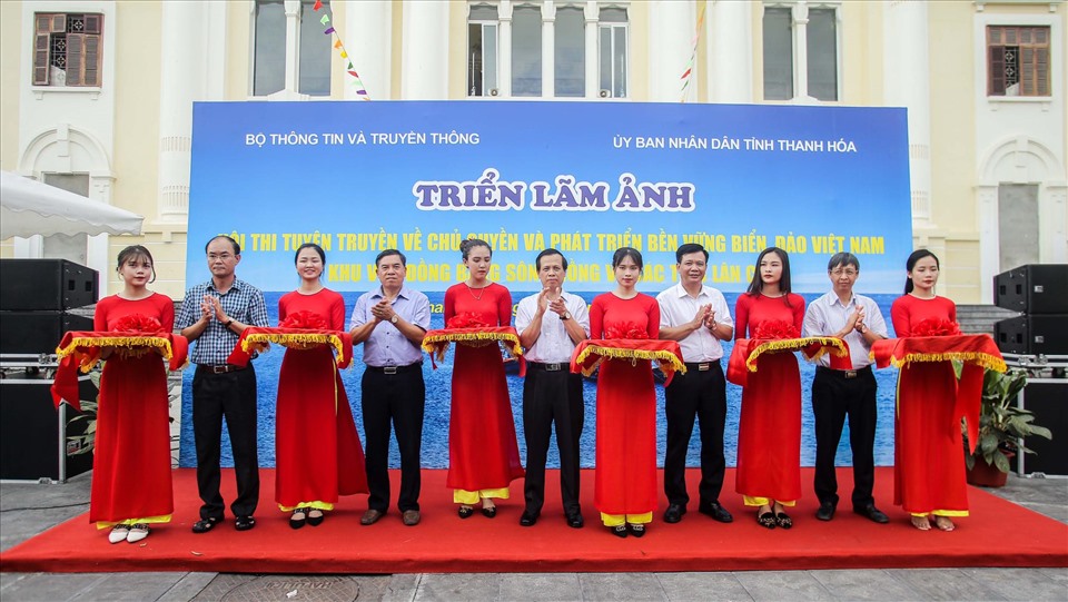 Tưng bừng triển lãm ảnh về biển đảo tại Thanh Hoá