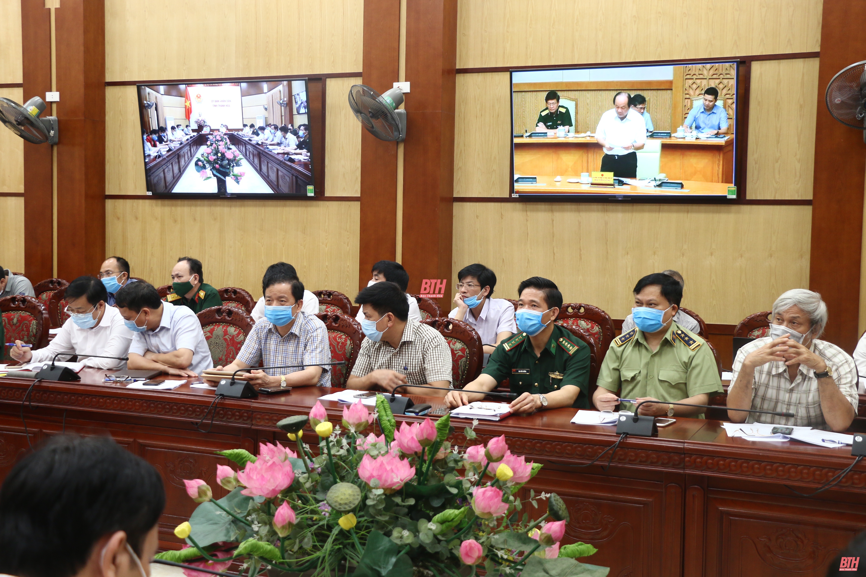 Thường trực Chính phủ họp trực tuyến phòng chống dịch COVID-19: Mỗi gia đình là một pháo đài, mỗi người dân là một chiến sĩ chống dịch