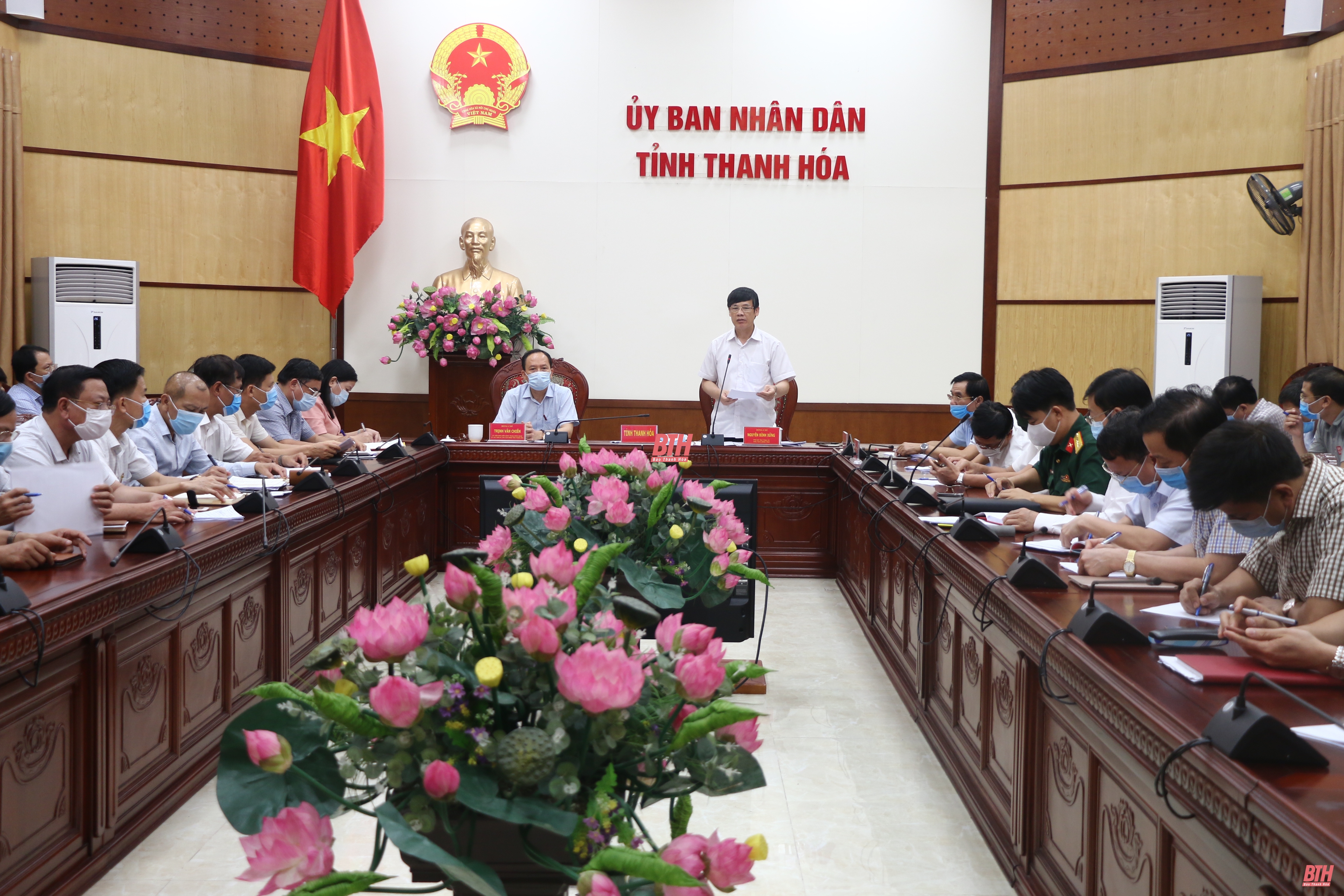 Thường trực Chính phủ họp trực tuyến phòng chống dịch COVID-19: Mỗi gia đình là một pháo đài, mỗi người dân là một chiến sĩ chống dịch