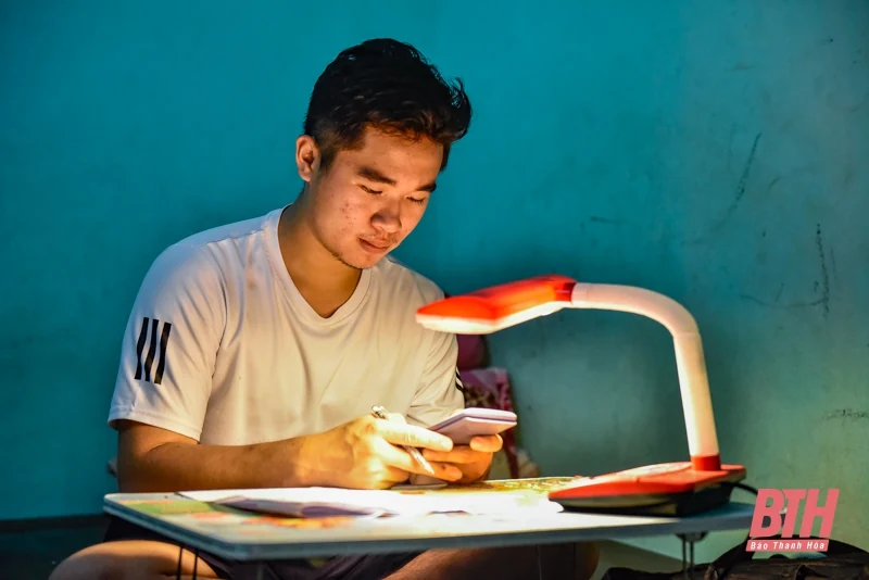 Thí sinh vùng cao miệt mài ôn tập trước ngày “vượt vũ môn”