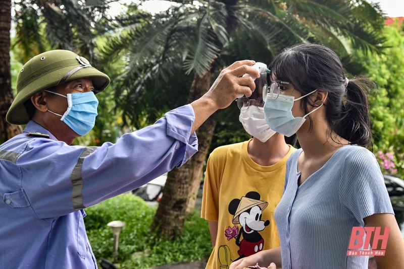 Người dân vẫn lơ là việc phòng dịch nơi công cộng