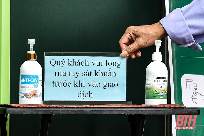 Người dân vẫn lơ là việc phòng dịch nơi công cộng