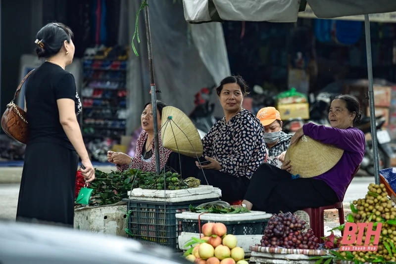 Người dân vẫn lơ là việc phòng dịch nơi công cộng