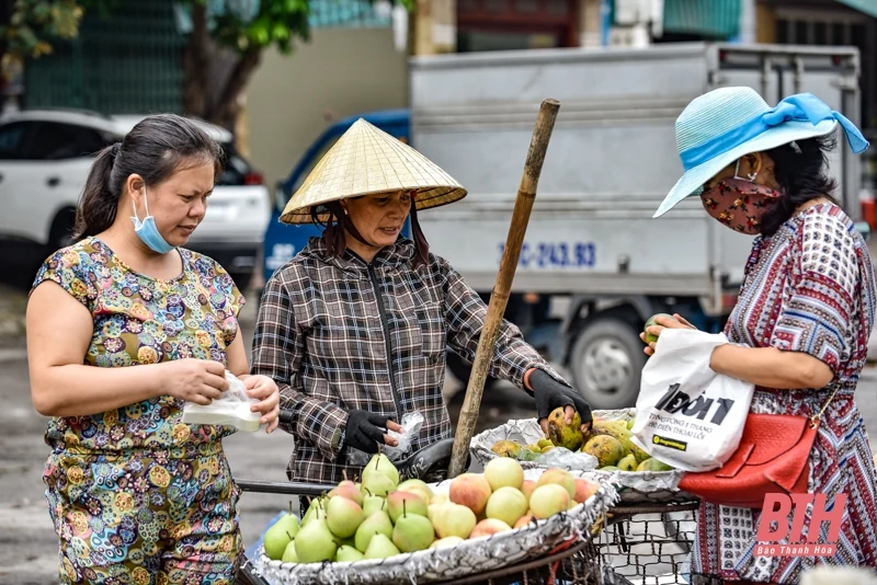 Người dân vẫn lơ là việc phòng dịch nơi công cộng