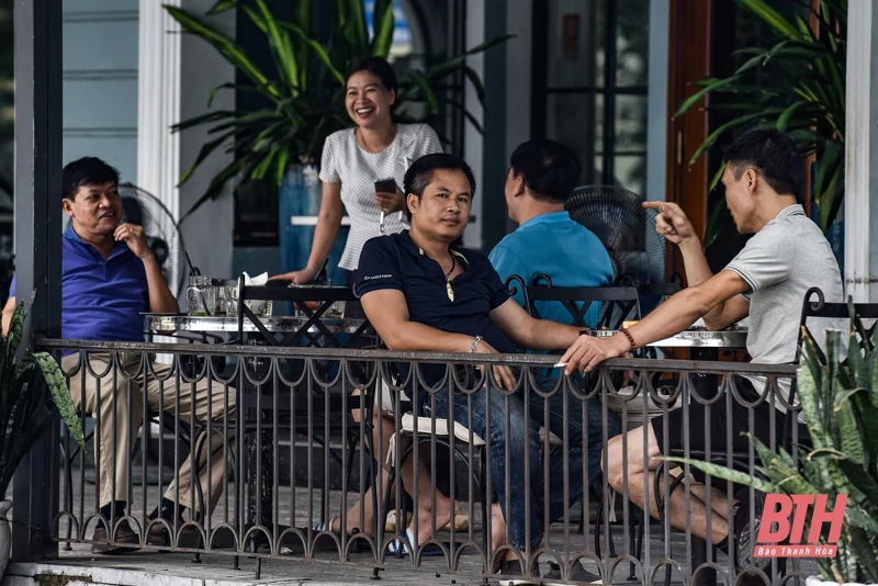 Người dân vẫn lơ là việc phòng dịch nơi công cộng