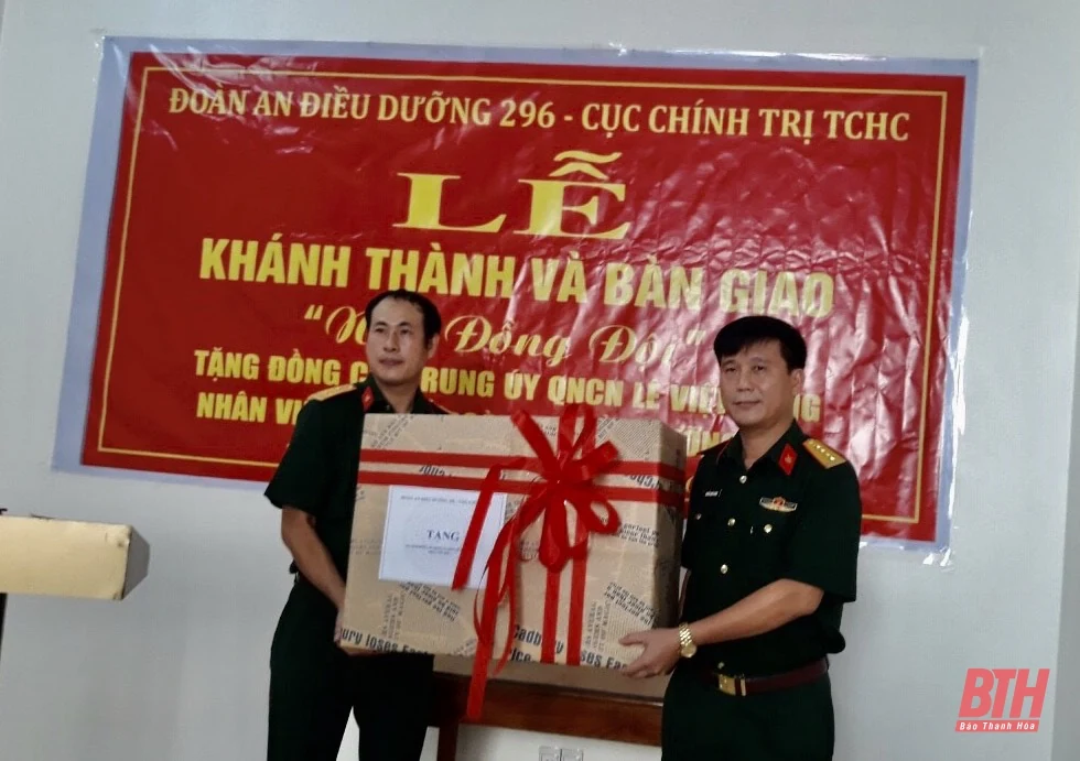 Đoàn An điều dưỡng 296, Cục Chính trị (Tổng cục Hậu cần) bàn giao nhà cho đồng đội khó khăn