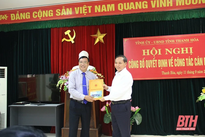 Công bố các quyết định của Ban Thường vụ Tỉnh ủy và UBND tỉnh Thanh Hóa về công tác cán bộ