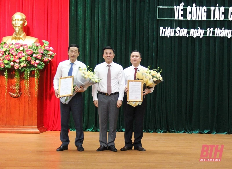 Công bố các quyết định của Ban Thường vụ Tỉnh ủy và UBND tỉnh Thanh Hóa về công tác cán bộ