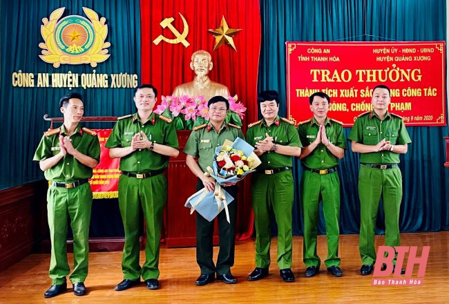 Thưởng nóng 40 triệu đồng cho Công an huyện Quảng Xương