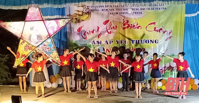 Tổ chức “Trung thu biên cương”, tặng quà cho học sinh khu vực biên giới