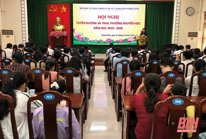 Hội Khuyến học Khối cơ quan và doanh nghiệp tỉnh Thanh Hóa trao thưởng khuyến học