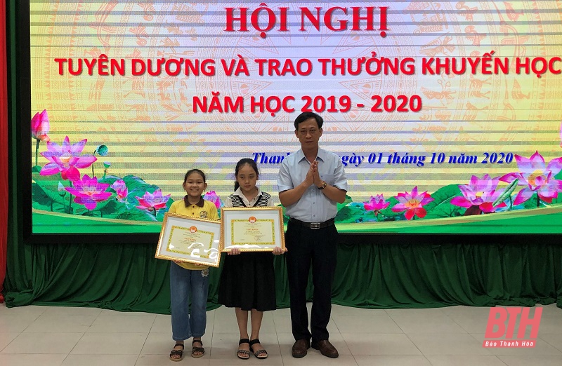 Hội Khuyến học Khối cơ quan và doanh nghiệp tỉnh Thanh Hóa trao thưởng khuyến học