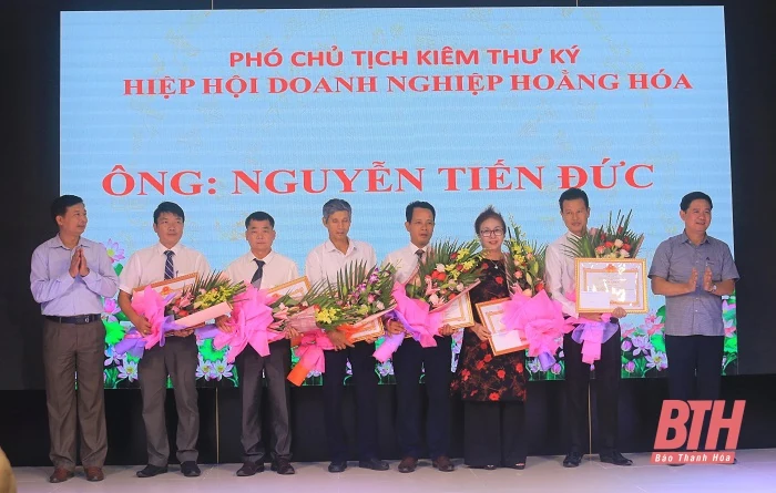 Huyện Hoằng Hóa tôn vinh doanh nghiệp - doanh nhân tiêu biểu năm 2020