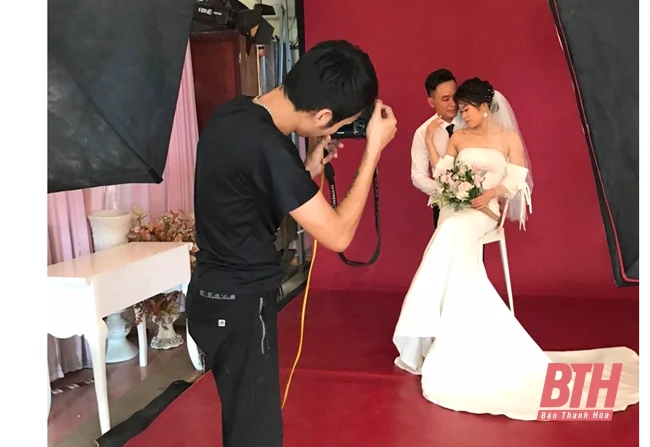 Câu chuyện “mưu sinh” của những thợ ảnh trẻ