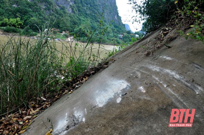 Vụ ô tô lao xuống sông Mã: Sẽ lắp đặt barie ngăn đường xuống bến phà