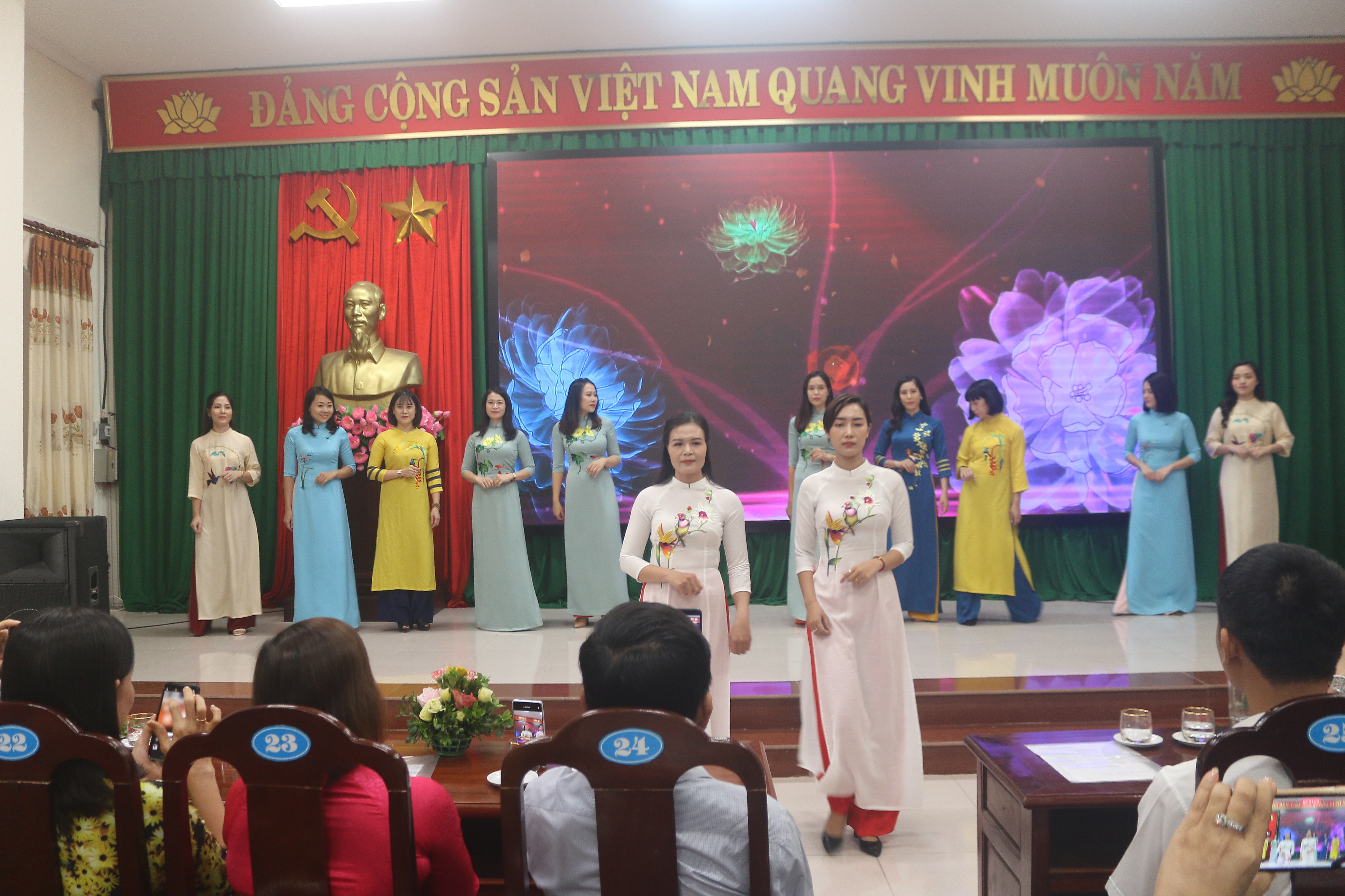 Phụ nữ Thanh Hóa hưởng ứng Tuần lễ “Áo dài - Di sản văn hóa Việt Nam”