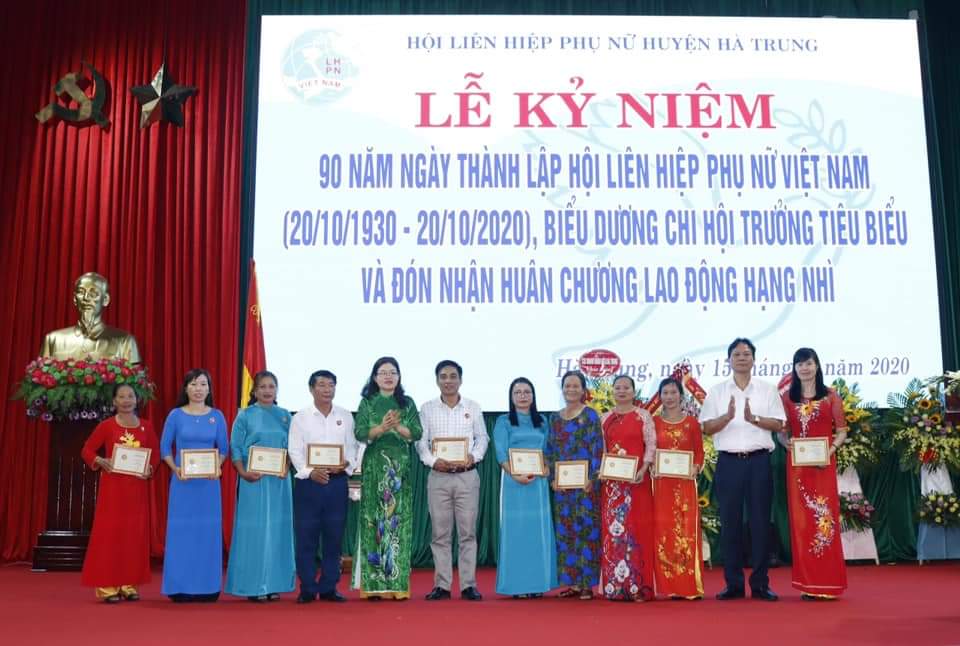 Phụ nữ Thanh Hóa hưởng ứng Tuần lễ “Áo dài - Di sản văn hóa Việt Nam”
