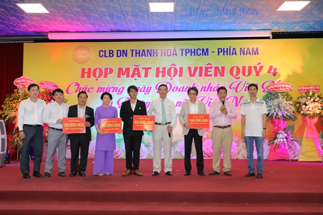CLB Doanh nhân Thanh Hóa ủng hộ giúp đỡ đồng bào Miền Trung và hộ nghèo ở Thanh Hóa