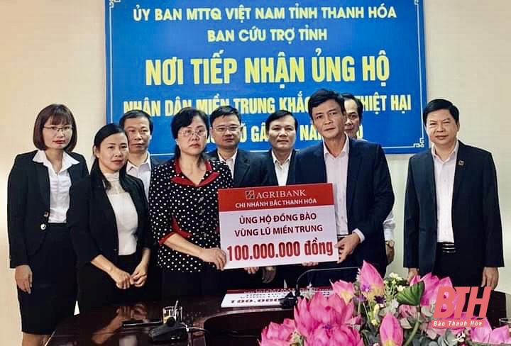 Các chi nhánh Agribank tại Thanh Hóa ủng hộ đồng bào bị lũ, lụt ở Miền Trung 400 triệu đồng