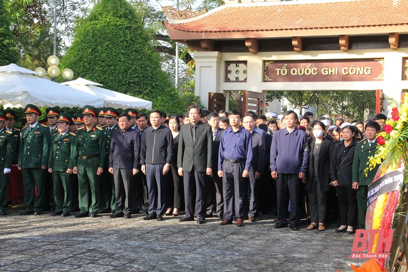 Xúc động lễ viếng, tiễn đưa liệt sĩ, Đại tá Lê Văn Quế tại Nghĩa trang liệt sĩ huyện Hoằng Hóa