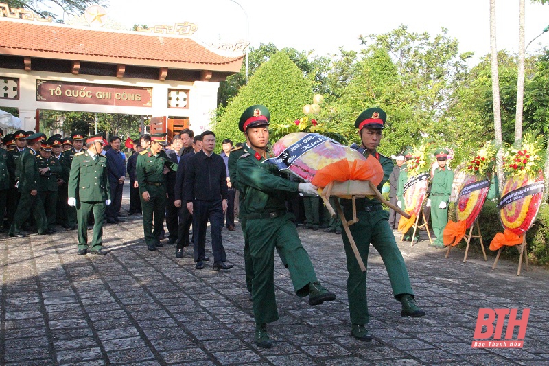 Xúc động lễ viếng, tiễn đưa liệt sĩ, Đại tá Lê Văn Quế tại Nghĩa trang liệt sĩ huyện Hoằng Hóa