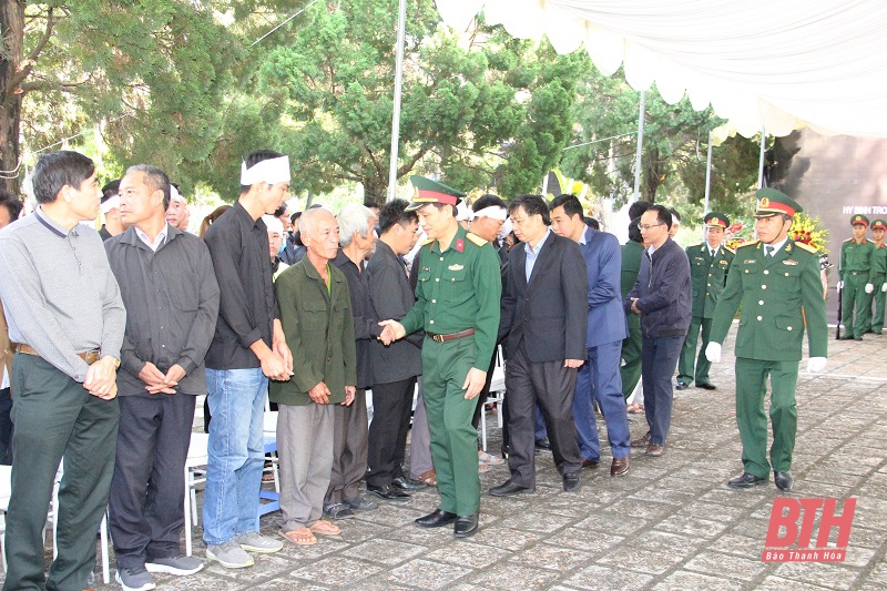 Xúc động lễ viếng, tiễn đưa liệt sĩ, Đại tá Lê Văn Quế tại Nghĩa trang liệt sĩ huyện Hoằng Hóa