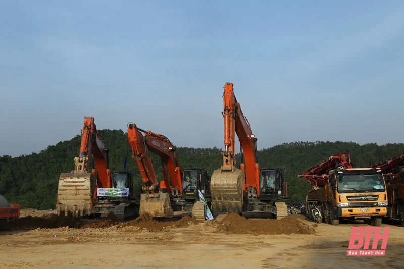 Khởi công tổ hợp Nhà máy xi măng Đại Dương chào mừng Đại hội đại biểu Đảng bộ tỉnh Thanh Hóa lần thứ XIX