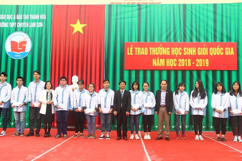 Thanh Hóa: Gần 500 triệu đồng khen thưởng học sinh, giáo viên trong Kỳ thi chọn học sinh giỏi Quốc gia năm học 2019 - 2020