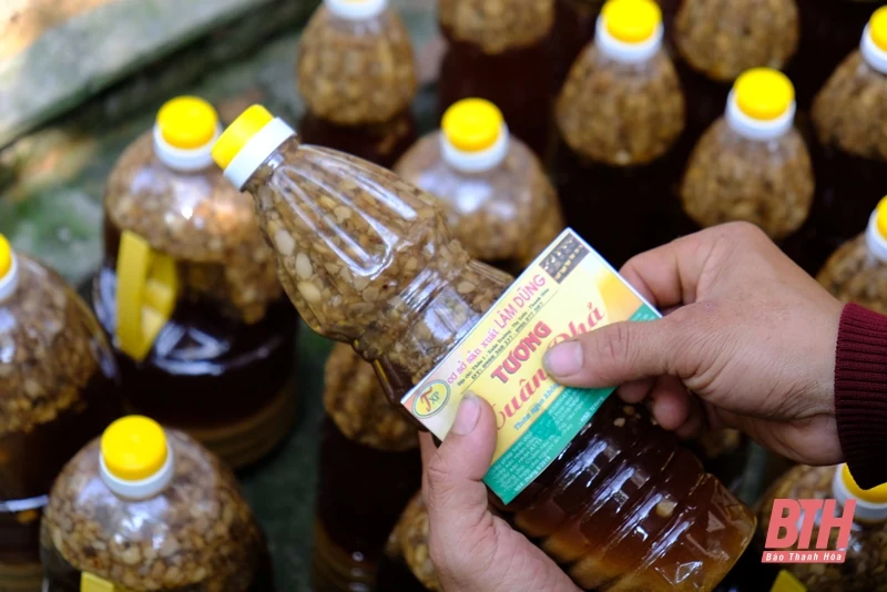 Người khôi phục nghề làm tương truyền thống Xuân Phả