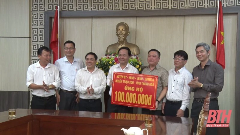 Huyện Triệu Sơn thăm hỏi, động viên Nhân dân vùng lũ tại tỉnh Quảng Nam