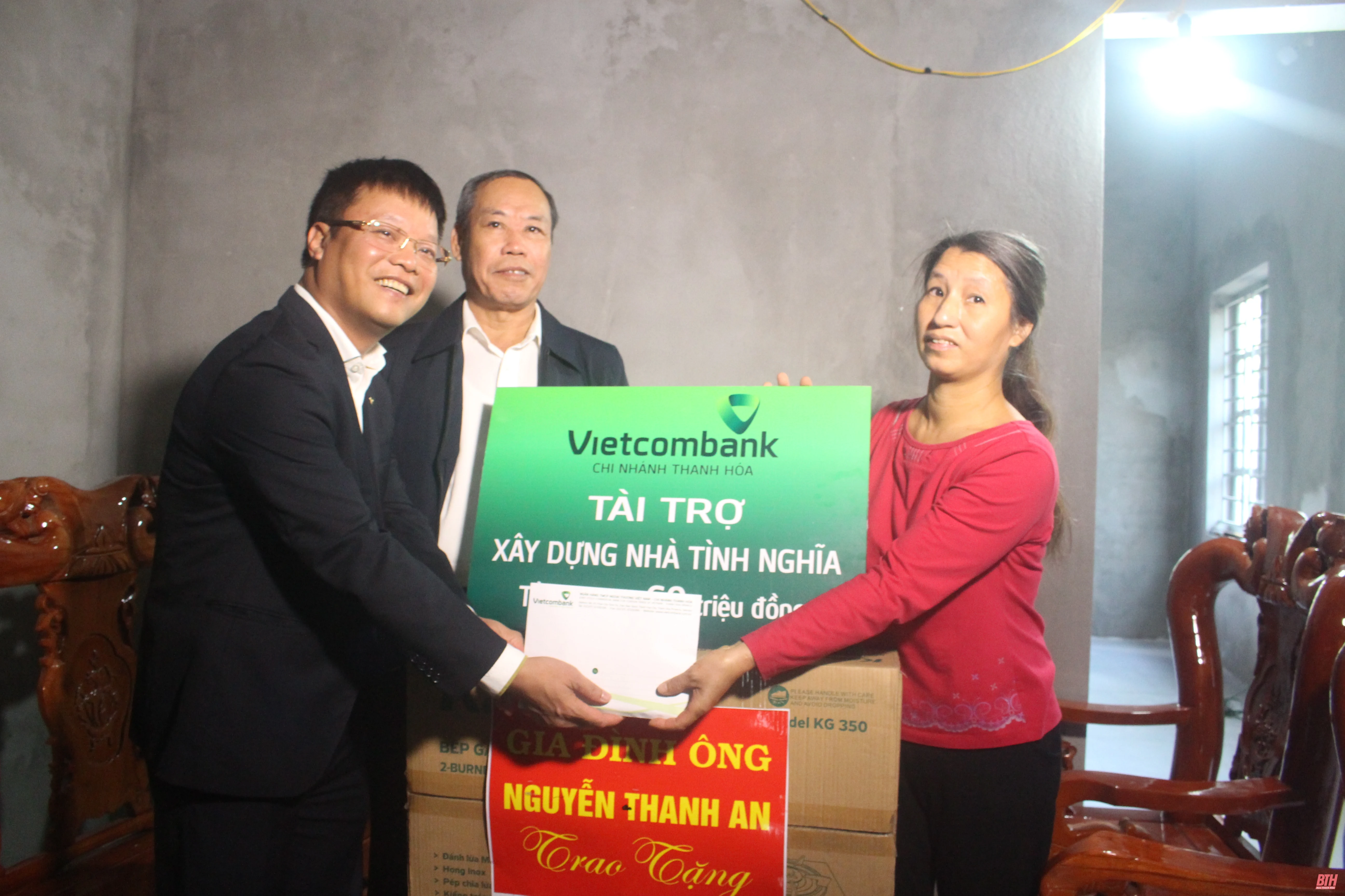 Trao hỗ trợ xây dựng 7 căn nhà tình nghĩa cho hộ nghèo xã Trung Chính