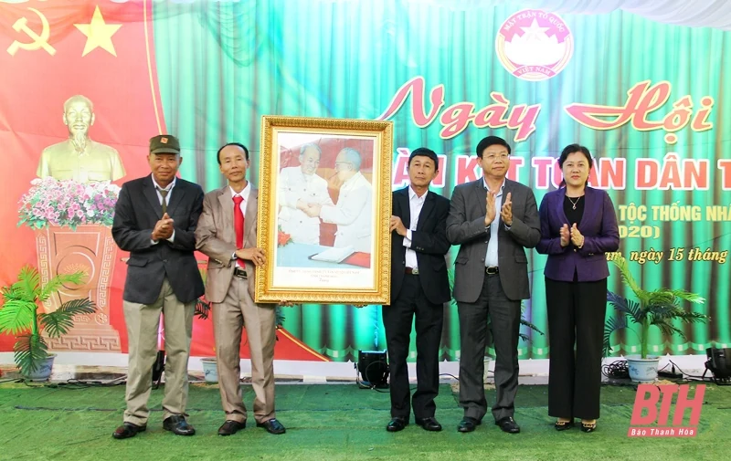 Bí thư Thị ủy Nghi Sơn Trần Văn Hải dự Ngày hội Đại đoàn kết toàn dân tộc tại xã Các Sơn
