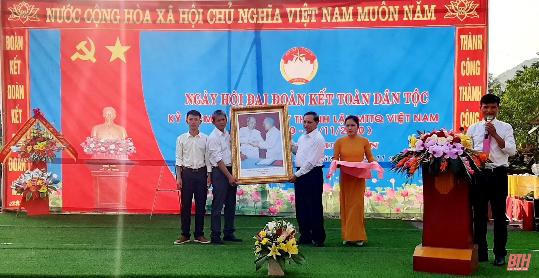 Phó chủ tịch Thường trực UBND tỉnh Nguyễn Đức Quyền dự Ngày hội Đại đoàn kết toàn dân tộc tại huyện Hà Trung
