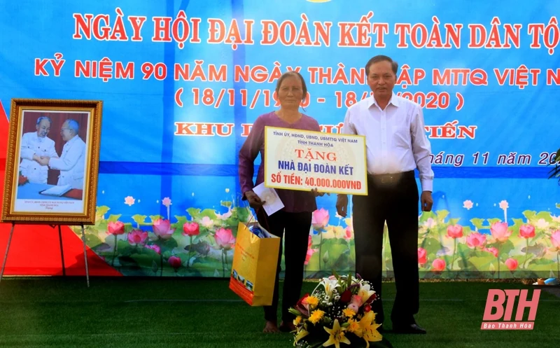Phó chủ tịch Thường trực UBND tỉnh Nguyễn Đức Quyền dự Ngày hội Đại đoàn kết toàn dân tộc tại huyện Hà Trung