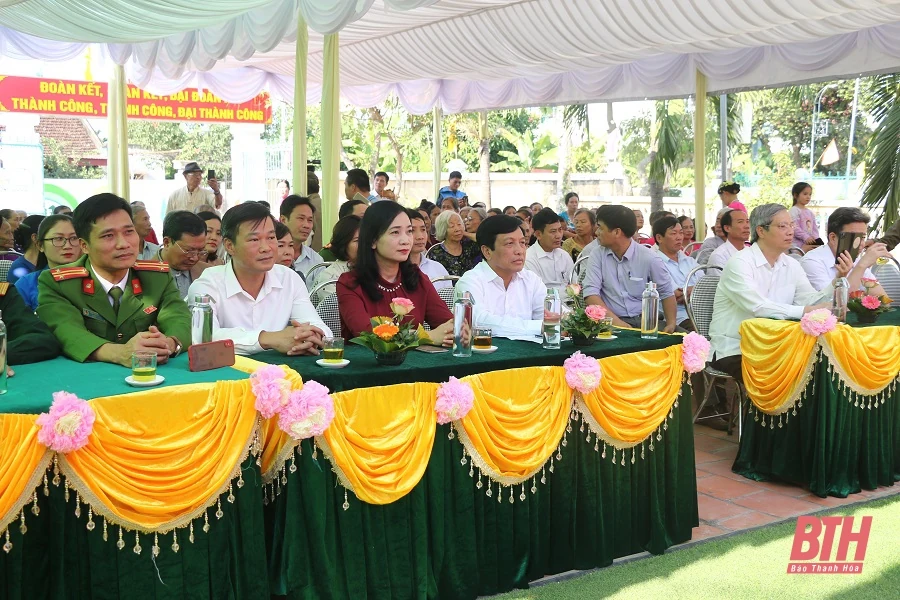 Trưởng ban Pháp chế HĐND tỉnh Võ Duy Sang dự Ngày hội Đại đoàn kết toàn dân tộc tại huyện Vĩnh Lộc