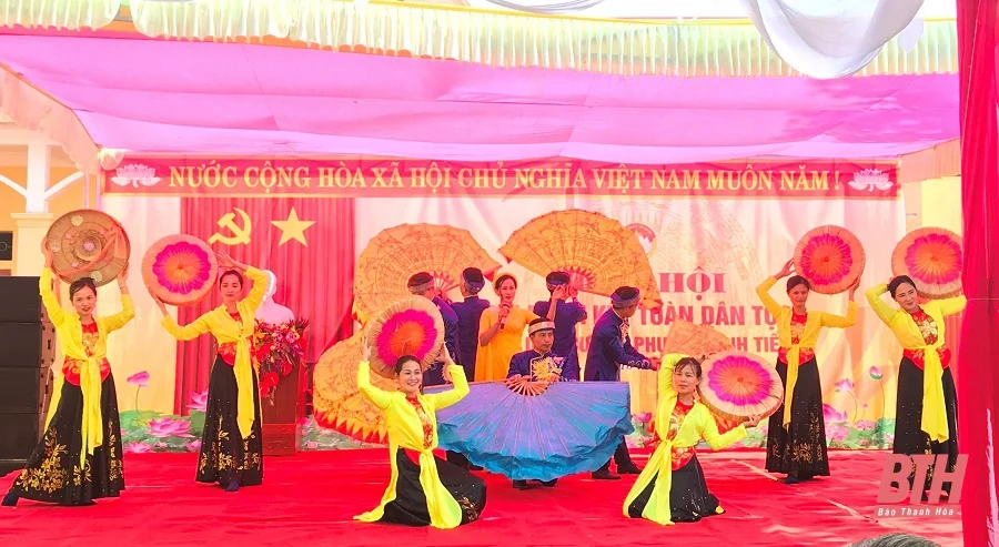 Trưởng ban Pháp chế HĐND tỉnh Võ Duy Sang dự Ngày hội Đại đoàn kết toàn dân tộc tại huyện Vĩnh Lộc