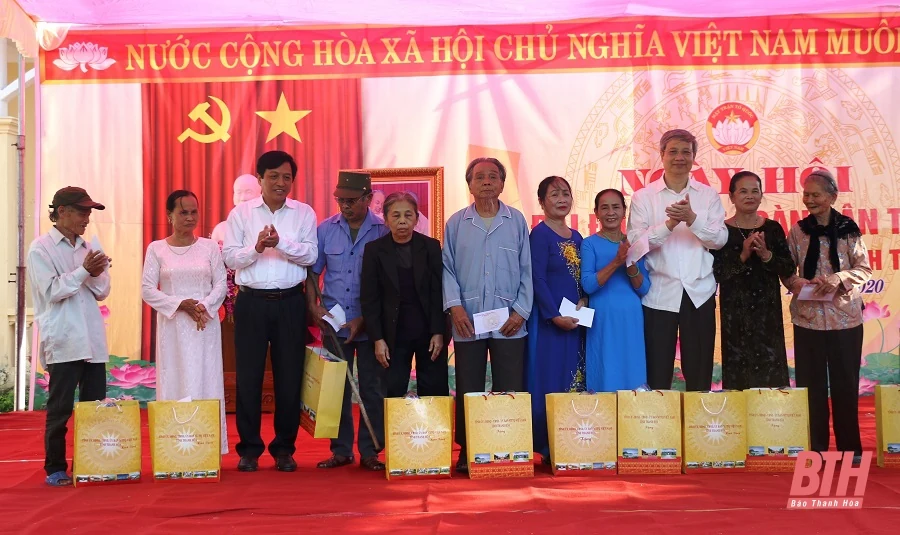 Trưởng ban Pháp chế HĐND tỉnh Võ Duy Sang dự Ngày hội Đại đoàn kết toàn dân tộc tại huyện Vĩnh Lộc