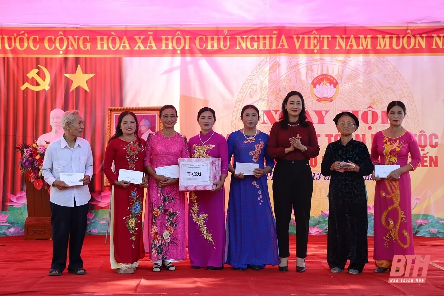 Trưởng ban Pháp chế HĐND tỉnh Võ Duy Sang dự Ngày hội Đại đoàn kết toàn dân tộc tại huyện Vĩnh Lộc