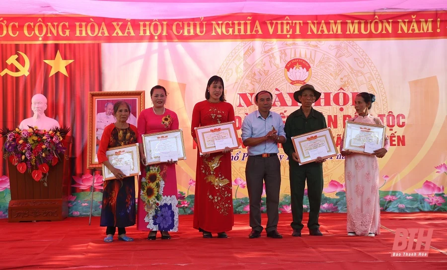 Trưởng ban Pháp chế HĐND tỉnh Võ Duy Sang dự Ngày hội Đại đoàn kết toàn dân tộc tại huyện Vĩnh Lộc