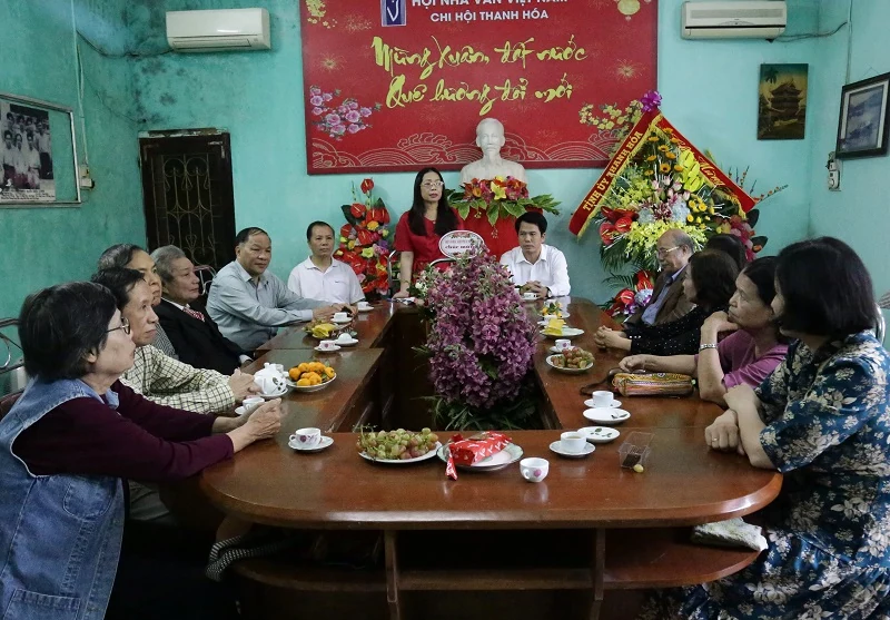 Gặp mặt Đoàn đại biểu dự Đại hội đại biểu Hội Nhà văn Việt Nam lần thứ X
