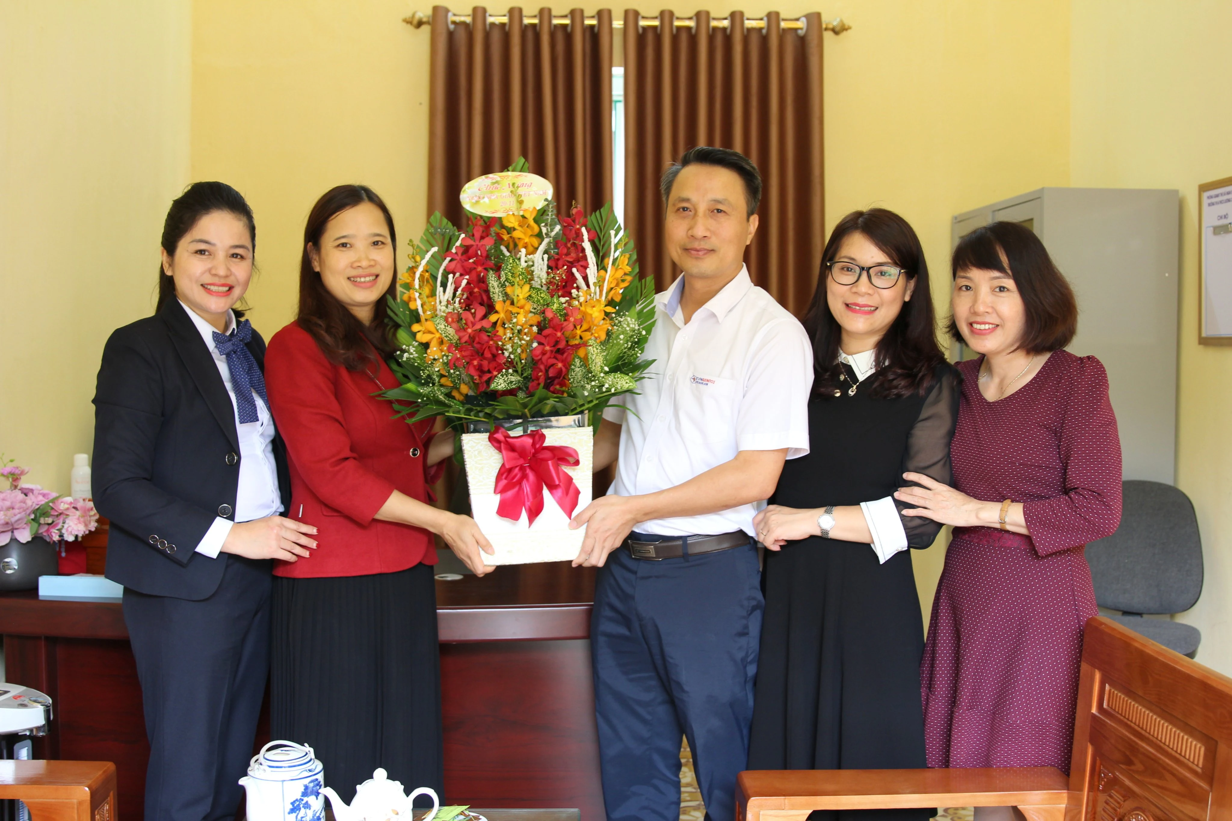 Công ty Nhiệt điện Nghi Sơn trao tặng thiết bị dạy học cho trường tiểu học và THCS tại Thanh Hóa