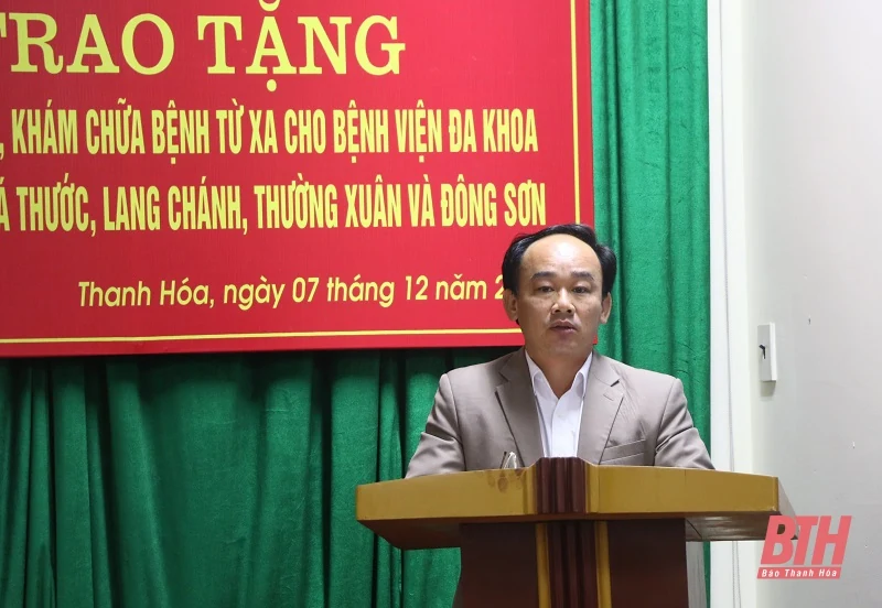 Viettel Thanh Hoá trao tặng thiết bị khám chữa bệnh từ xa cho 5 bệnh viện