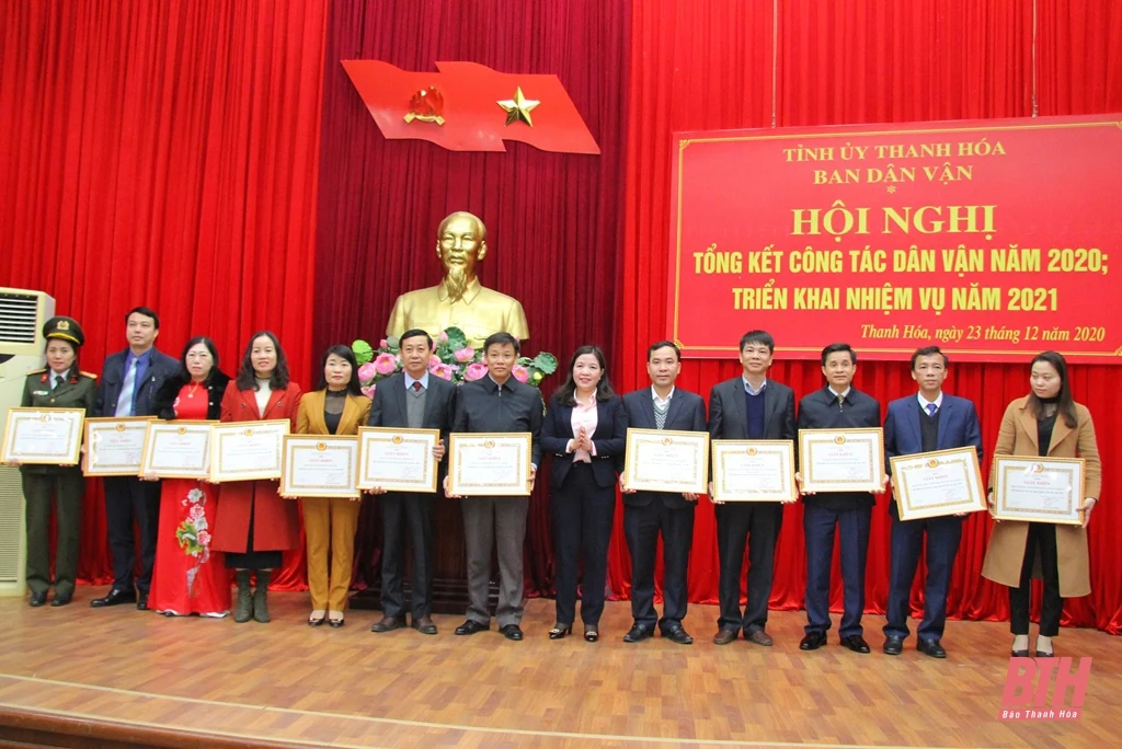 Tiếp tục thể chế hóa cơ chế “Đảng lãnh đạo, Nhà nước quản lý, Nhân dân làm chủ” và phương châm “Dân biết, dân bàn, dân làm, dân kiểm tra”